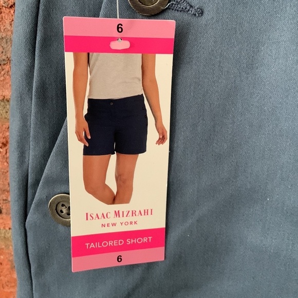Isaac Mizrahi New York Blue Button Tailored Short - Picture 2 of 6